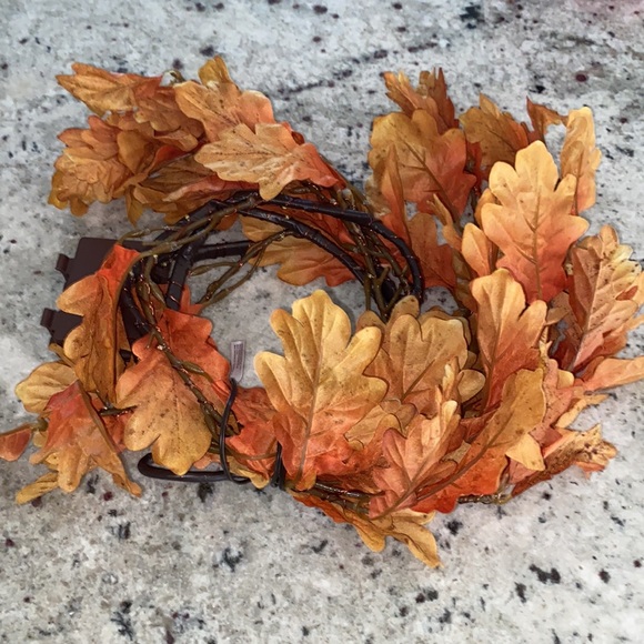 Indoor/Outdoor Lighted Rust Oak Garland - Picture 2 of 3